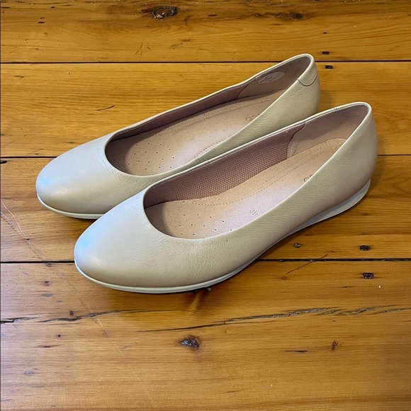 ECCO Touch Ballerina Scale Flats Shoes Vanilla Cream Pink Women’s 39 8 EUC - Picture 1 of 8